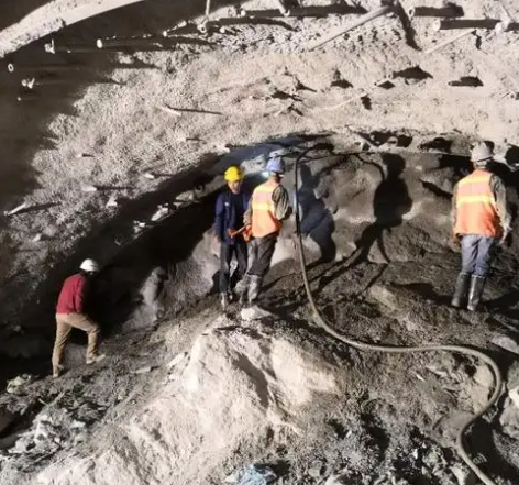 金水拱顶带模注浆料的施工流程及注意事项